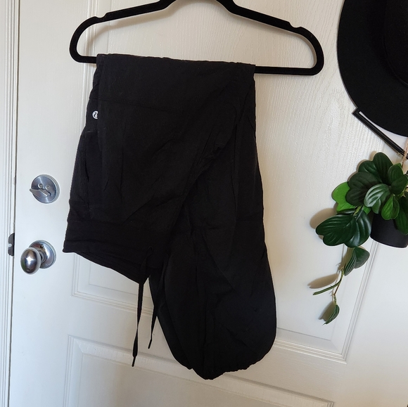 Black Lululemon Dance Pants 8 - Picture 2 of 4